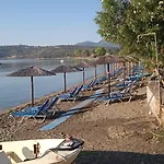 Small Paradise In Kamares 8 公寓
